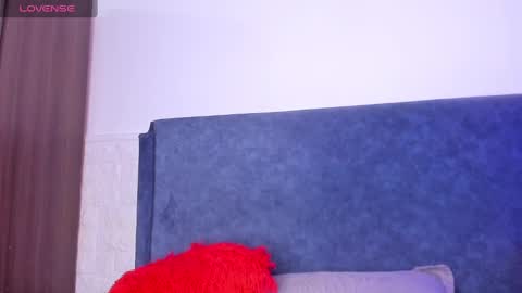 OLIVIA online show from December 6, 2:35 am