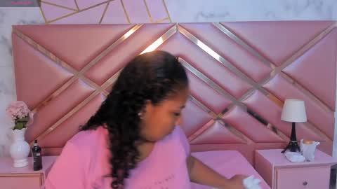 Snapshot of oliviaburningmilf chatting on June 8, 11:32 am Olivia Burning online show from June 8, 11:32 am