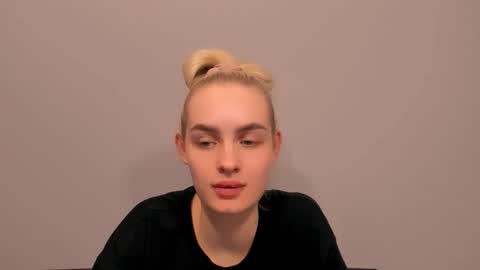 oliviaBeauty online show from February 22, 7:01 pm