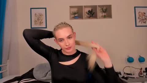 Snapshot of oliviahappy chatting on April 15, 7:58 pm oliviaBeauty online show from April 15, 7:58 pm