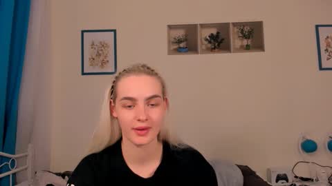 Snapshot of oliviahappy chatting on April 16, 6:19 pm oliviaBeauty online show from April 16, 6:19 pm