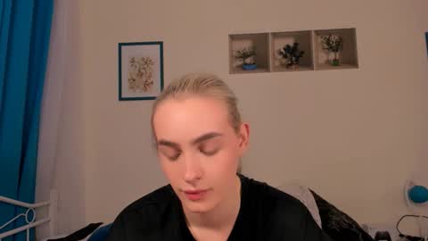 Snapshot of oliviahappy chatting on April 18, 7:18 pm oliviaBeauty online show from April 18, 7:18 pm