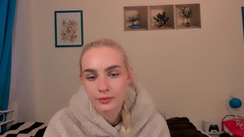 Snapshot of oliviahappy chatting on April 19, 5:34 pm oliviaBeauty online show from April 19, 5:34 pm