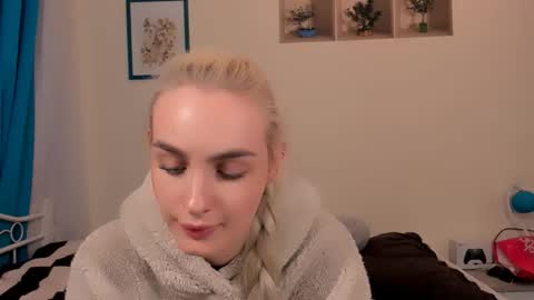 Snapshot of oliviahappy chatting on April 19, 6:21 pm oliviaBeauty online show from April 19, 6:21 pm