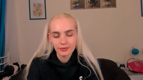 Snapshot of oliviahappy chatting on April 20, 6:53 pm oliviaBeauty online show from April 20, 6:53 pm