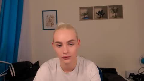Snapshot of oliviahappy chatting on May 31, 3:08 pm oliviaBeauty online show from May 31, 3:08 pm