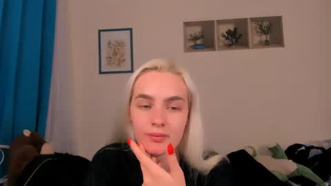 Snapshot of oliviahappy chatting on June 16, 9:39 pm oliviaBeauty online show from June 16, 9:39 pm