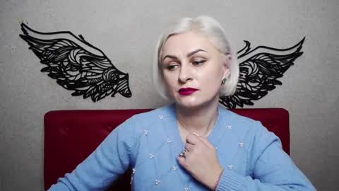 Snapshot of oliviahorst chatting on February 8, 9:13 am OliviaHorst online show from February 8, 9:13 am