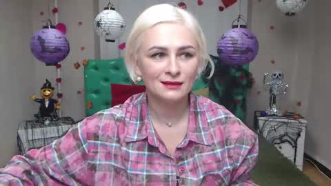 Snapshot of oliviahorst chatting on October 25, 5:19 pm OliviaHorst online show from October 25, 5:19 pm