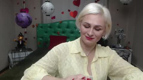 Snapshot of oliviahorst chatting on October 29, 6:59 am OliviaHorst online show from October 29, 6:59 am