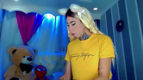 oliviahot01 online show from March 16, 1:22 am
