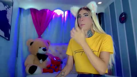 oliviahot01 online show from March 18, 2:04 am