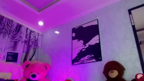 Snapshot of oliviahot01 chatting on June 30, 1:06 am oliviahot01 online show from June 30, 1:06 am