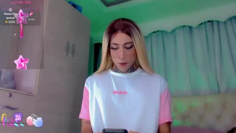 Snapshot of oliviahot01 chatting on July 26, 1:14 am oliviahot01 online show from July 26, 1:14 am