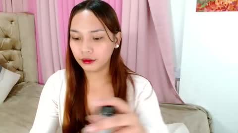 oliviahutton online show from May 16, 6:17 pm