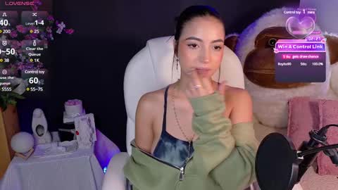 Olivia Mcneill  online show from February 7, 12:39 pm