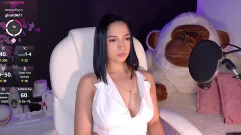 Olivia Mcneill  online show from February 8, 11:45 pm