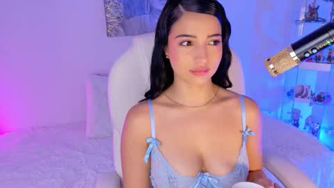 Olivia Mcneill  online show from March 10, 1:16 pm