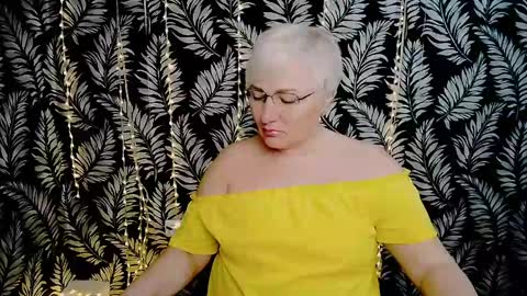Kelly online show from April 25, 10:18 am