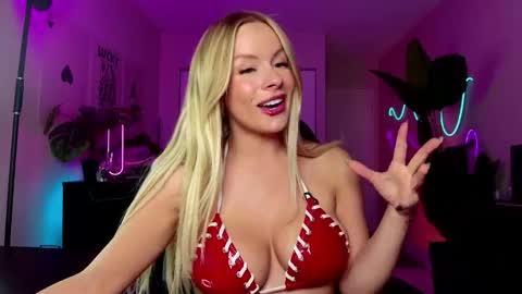 Snapshot of oliviaowens chatting on May 27, 2:08 am Olivia Owens online show from May 27, 2:08 am