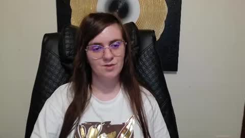 Snapshot of oliviasager chatting on July 2, 9:10 pm Mistress Olivia online show from July 2, 9:10 pm