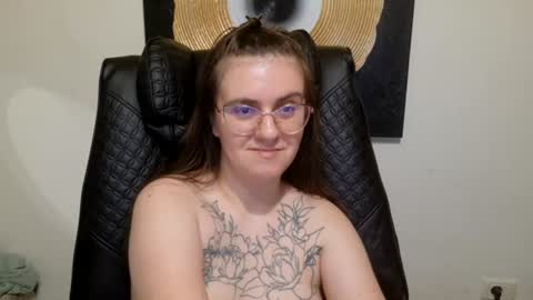 Snapshot of oliviasager chatting on July 3, 11:22 pm Mistress Olivia online show from July 3, 11:22 pm