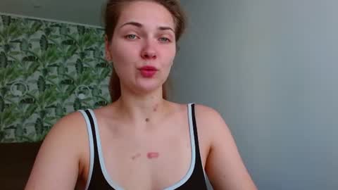 Snapshot of oliviashiny chatting on August 3, 4:11 am Olivia online show from August 3, 4:11 am