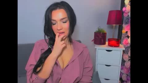 OliviaWomen online show from November 7, 1:33 pm