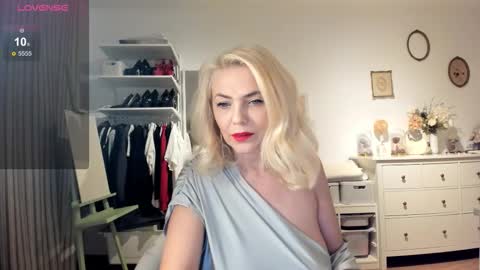 ollalla7 online show from September 9, 3:55 pm