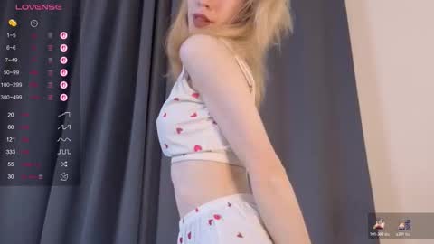 Snapshot of ollie_ments chatting on November 22, 6:12 am Sofia online show from November 22, 6:12 am