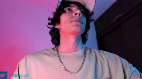 Snapshot of olliver___y chatting on December 11, 4:07 am online show from December 11, 4:07 am