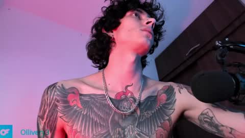 Snapshot of olliver___y chatting on December 12, 12:22 pm online show from December 12, 12:22 pm