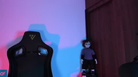 Snapshot of olliver___y chatting on December 13, 7:15 am online show from December 13, 7:15 am