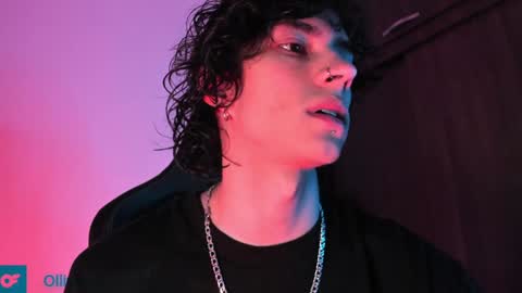 Snapshot of olliver___y chatting on December 15, 4:51 am online show from December 15, 4:51 am