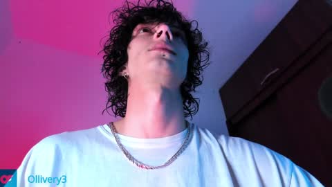 Snapshot of olliver___y chatting on December 22, 5:01 am online show from December 22, 5:01 am