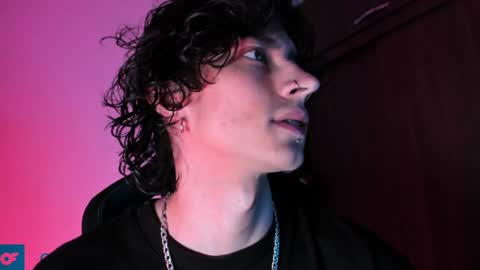 Snapshot of olliver___y chatting on December 24, 5:38 am online show from December 24, 5:38 am