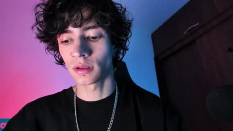 Snapshot of olliver___y chatting on December 31, 2:25 pm online show from December 31, 2:25 pm