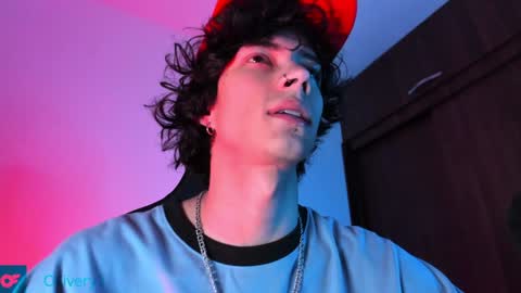 Snapshot of olliver___y chatting on January 5, 3:11 am online show from January 5, 3:11 am