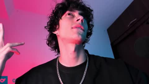 Snapshot of olliver___y chatting on January 13, 4:39 am online show from January 13, 4:39 am