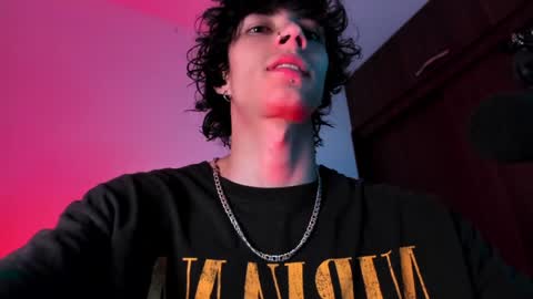 Snapshot of olliver___y chatting on January 14, 3:22 am online show from January 14, 3:22 am