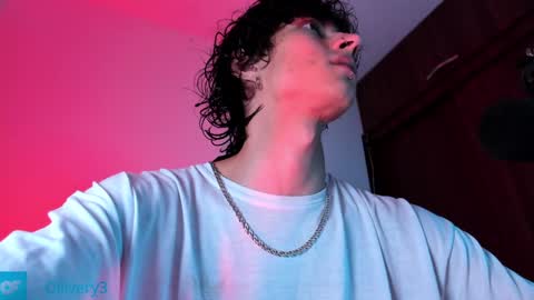 Snapshot of olliver___y chatting on January 24, 1:13 am online show from January 24, 1:13 am