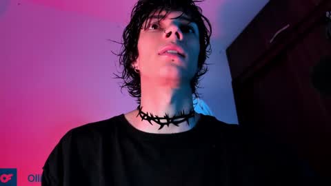 Snapshot of olliver___y chatting on February 2, 2:06 am online show from February 2, 2:06 am