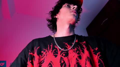 Snapshot of olliver___y chatting on February 4, 4:48 am online show from February 4, 4:48 am