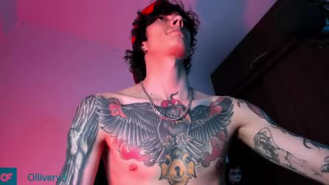 Snapshot of olliver___y chatting on February 10, 5:47 am online show from February 10, 5:47 am