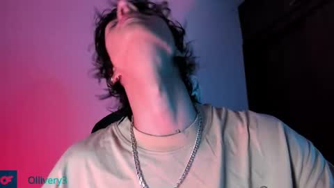 Snapshot of olliver___y chatting on February 12, 3:51 am online show from February 12, 3:51 am