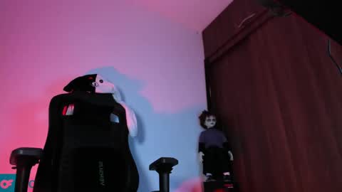 Snapshot of olliver___y chatting on February 16, 6:54 am online show from February 16, 6:54 am