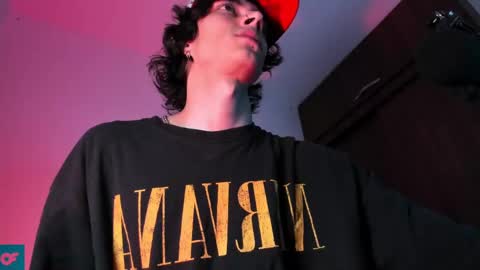 Snapshot of olliver___y chatting on February 24, 4:38 am online show from February 24, 4:38 am