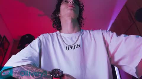 Snapshot of olliver___y chatting on October 5, 6:01 am online show from October 5, 6:01 am