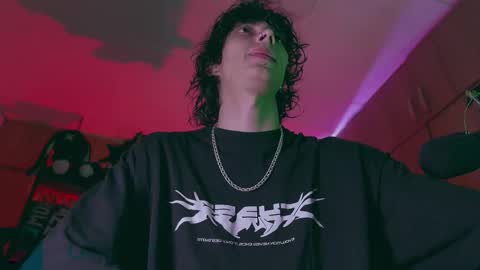 Snapshot of olliver___y chatting on October 24, 12:30 am online show from October 24, 12:30 am