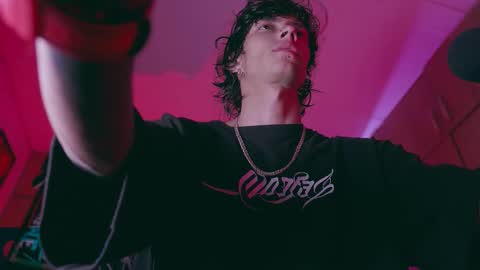 Snapshot of olliver___y chatting on October 28, 12:14 am online show from October 28, 12:14 am